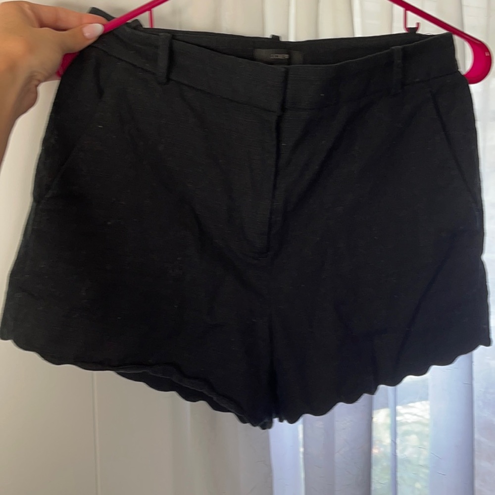 J.Crew size 4 Black Linen Scalloped trim shorts